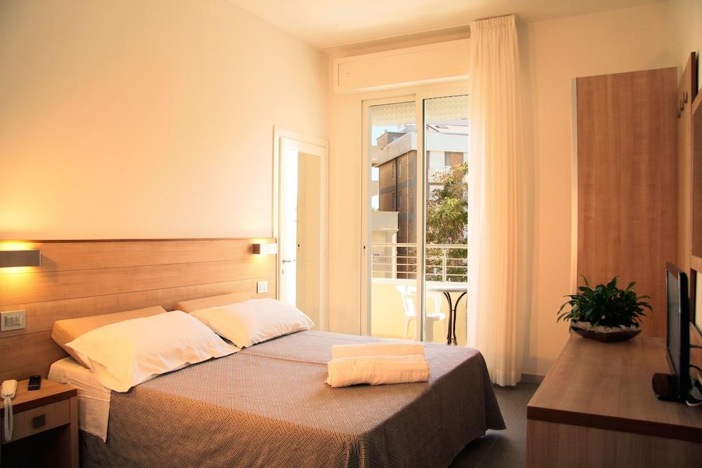 Hotel Bellevue Католика Екстериор снимка