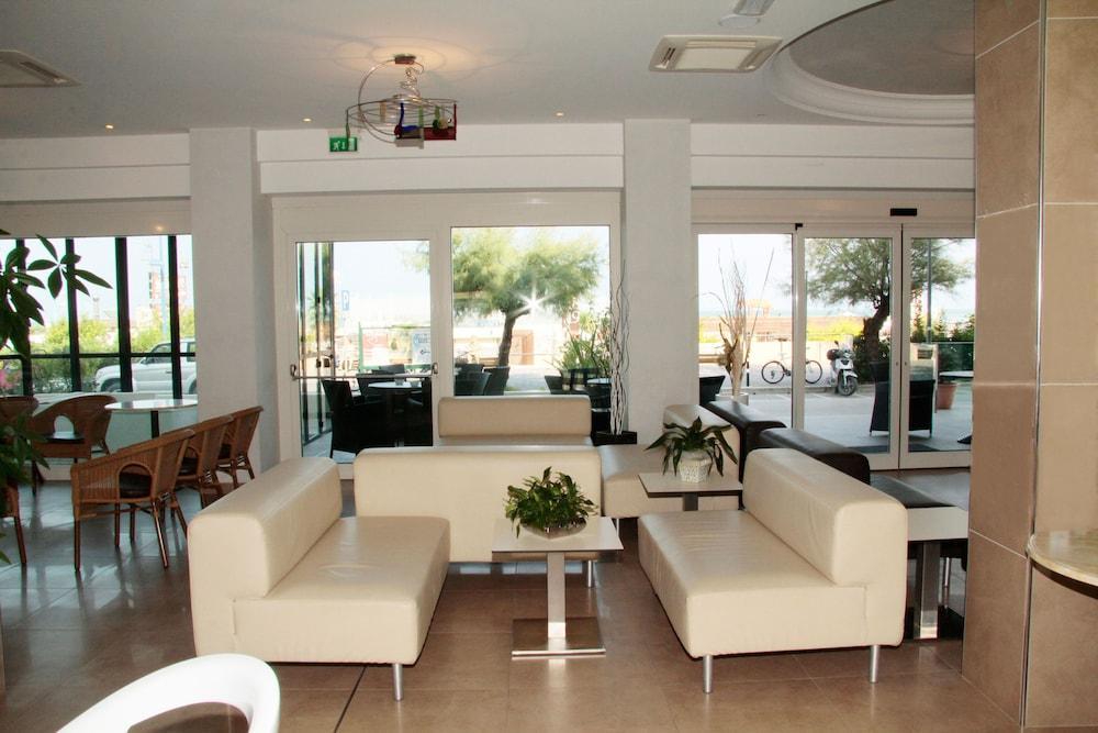 Hotel Bellevue Католика Екстериор снимка