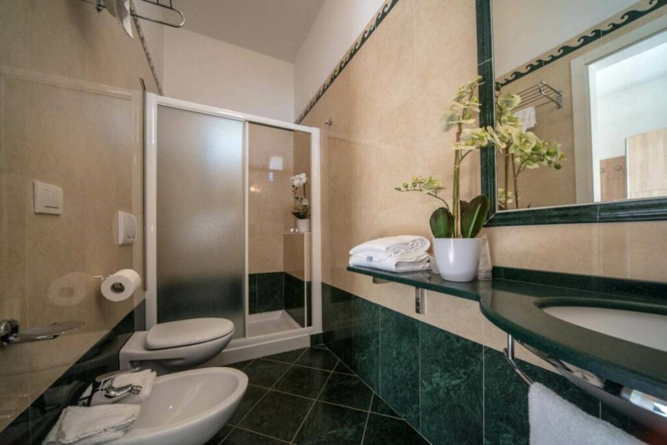 Hotel Bellevue Католика Екстериор снимка
