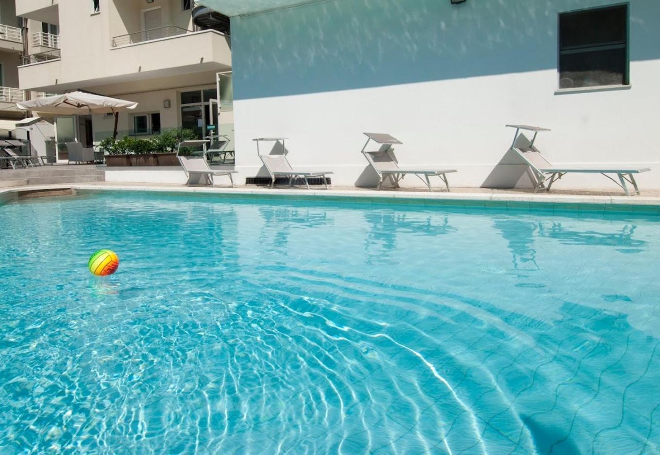 Hotel Bellevue Католика Екстериор снимка