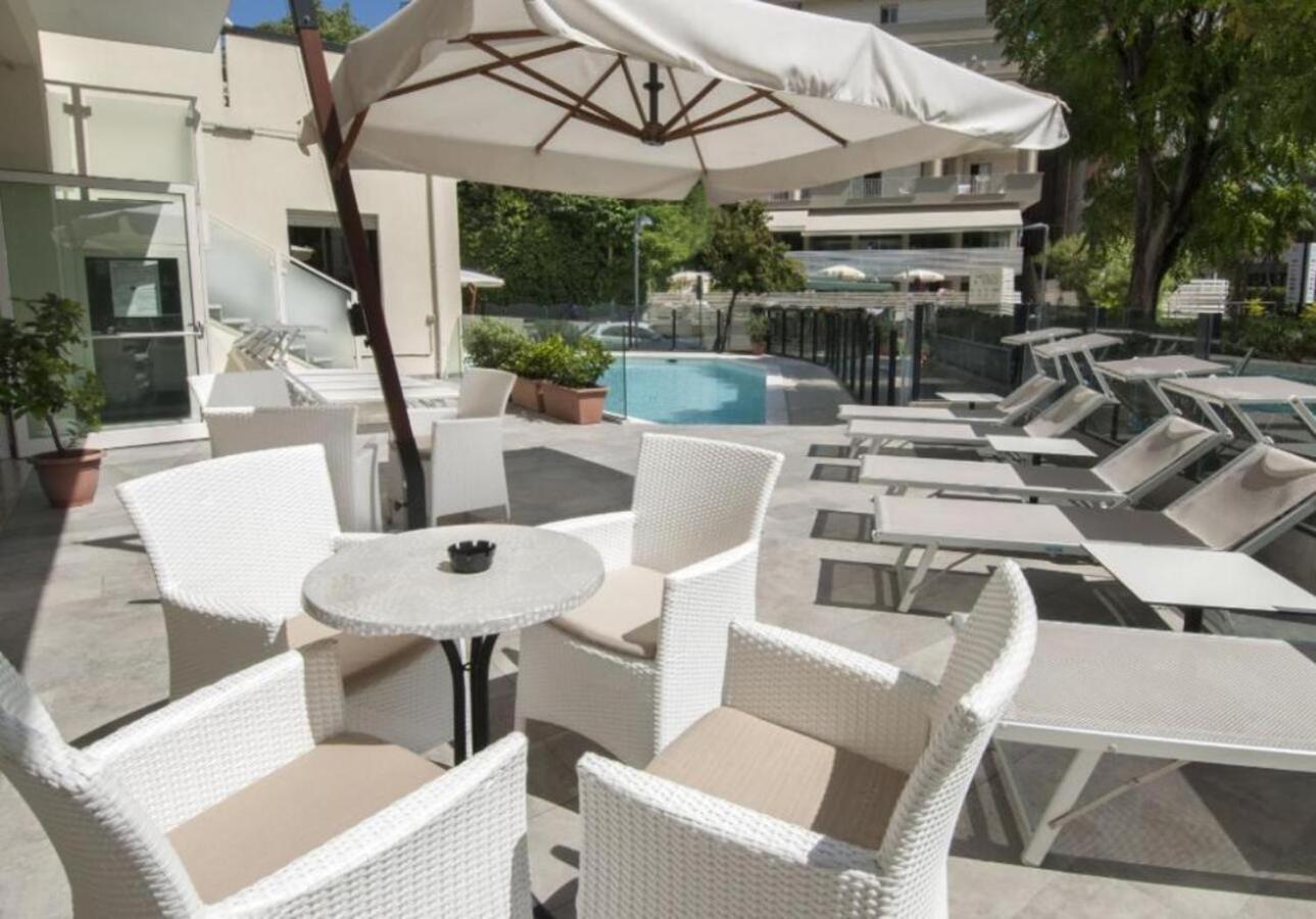 Hotel Bellevue Католика Екстериор снимка