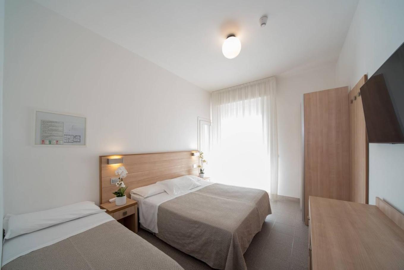 Hotel Bellevue Католика Екстериор снимка