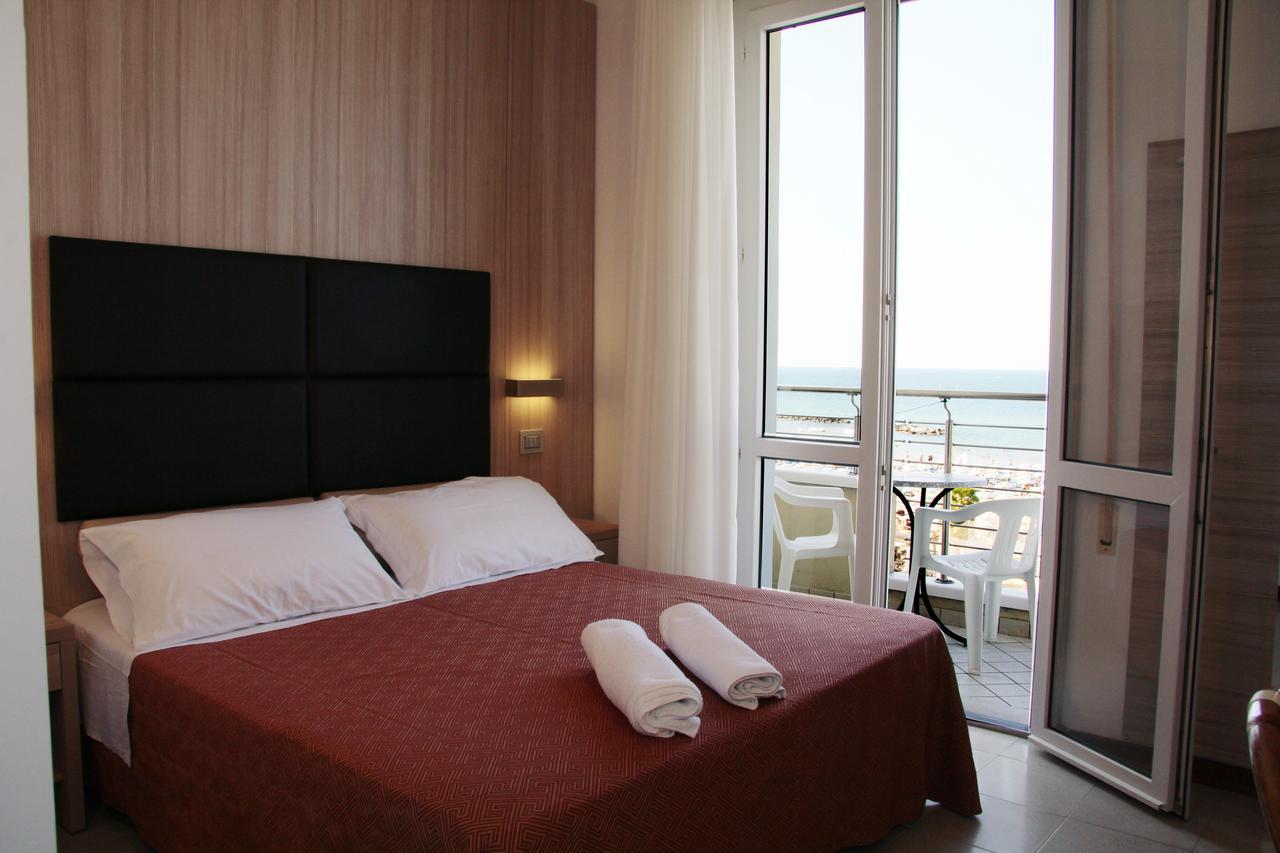 Hotel Bellevue Католика Екстериор снимка