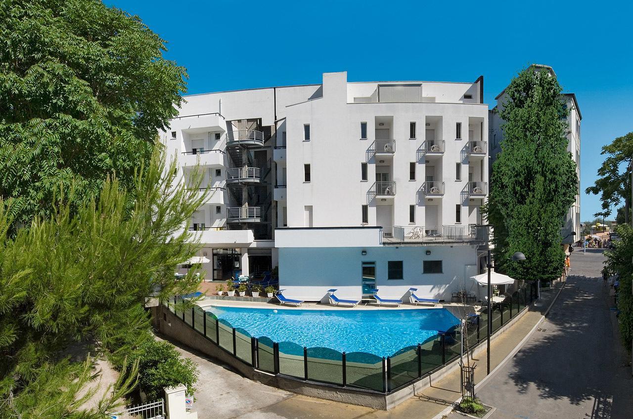 Hotel Bellevue Католика Екстериор снимка