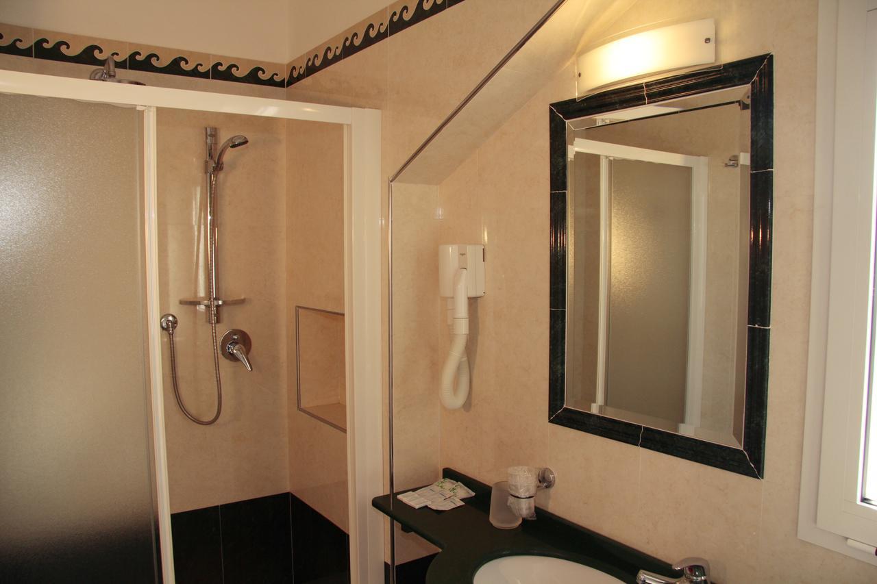 Hotel Bellevue Католика Екстериор снимка